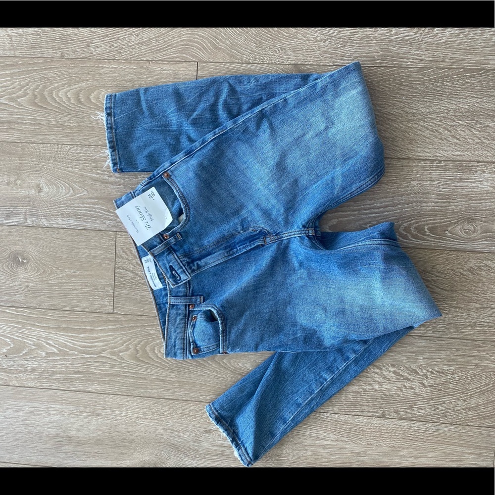 NWT Abercrombie and Fitch Medium Wash Skinny Jeans